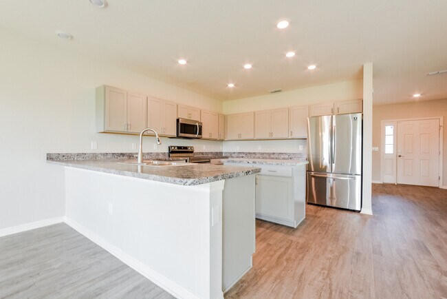 Building Photo - Bright 5-Bedroom Home in Winter Haven, FL