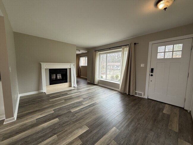 Building Photo - 1948 Henbert Rd