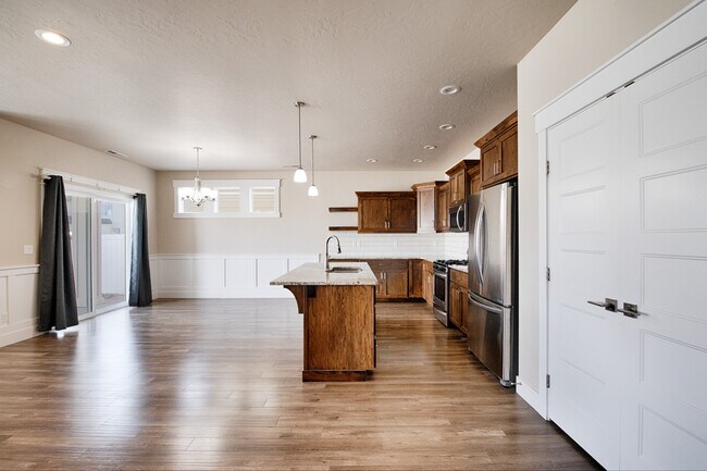 Building Photo - 4640 W Shirdale Ct