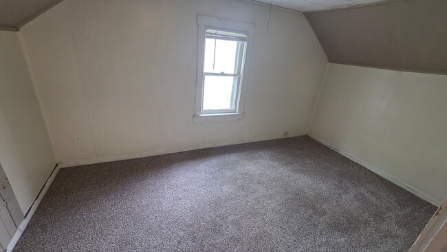 Building Photo - 2 bedroom 1 bath house