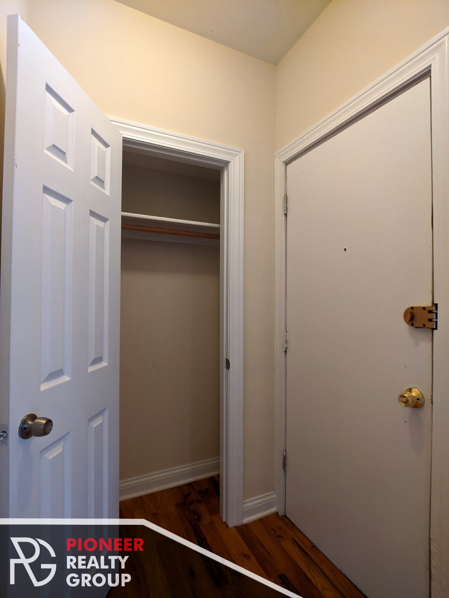 Building Photo - 3732 N Pine Grove Ave