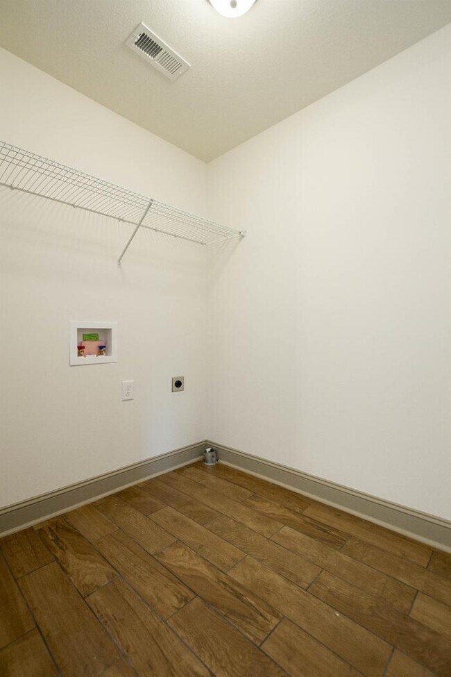 Building Photo - 709 Courtland Ave