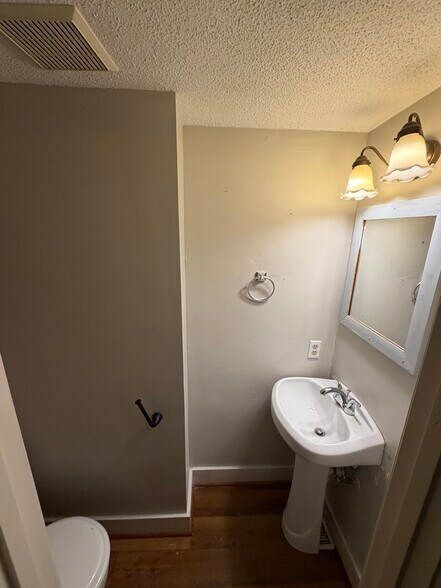 Building Photo - 396 James Tart Rd