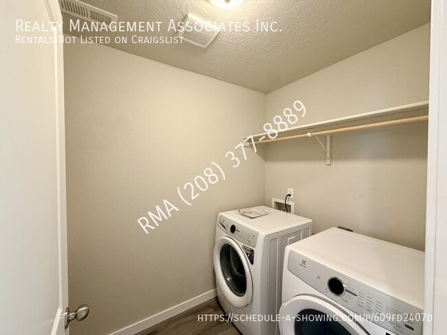 Building Photo - 396 N Traquair Ln