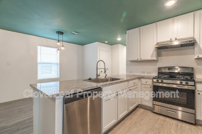 Building Photo - 8140 Nube Medina