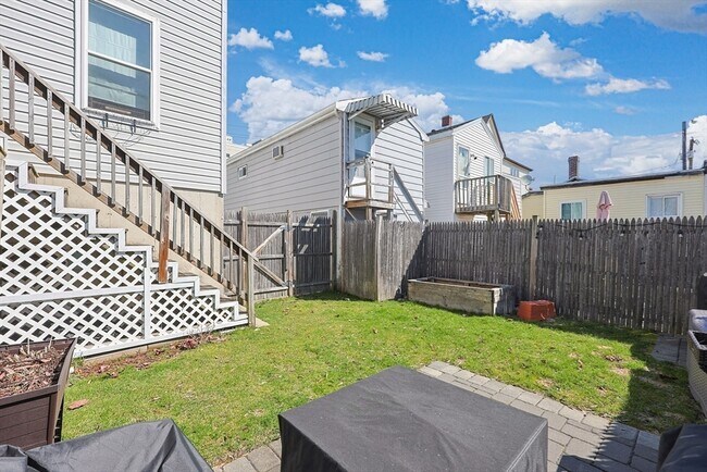 Building Photo - 48 Calumet St