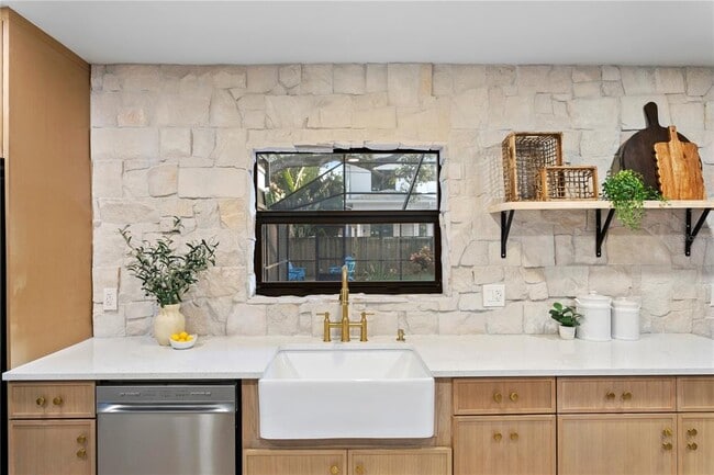 Building Photo - 4504 W Lamb Ave