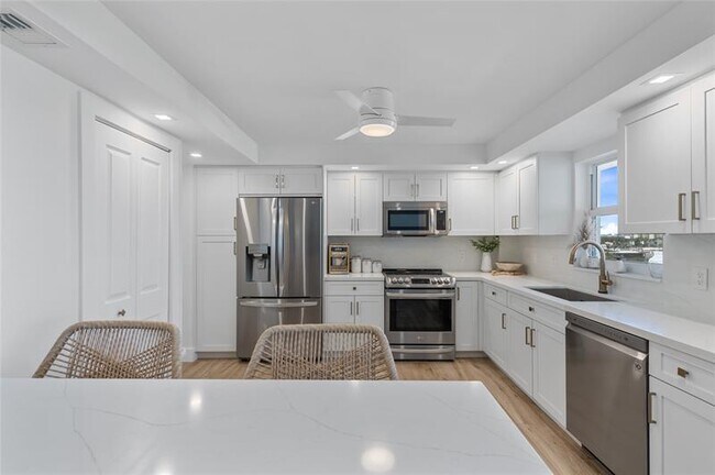 Building Photo - 3500 Galt Ocean Dr