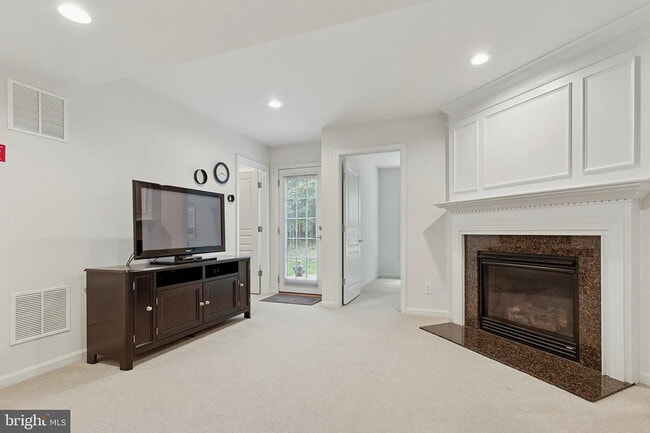 Building Photo - 204 Hudson Dr