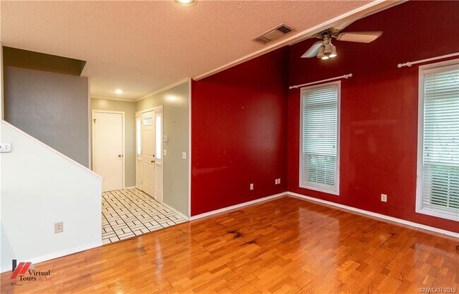 Building Photo - 8917 Glenmora Dr