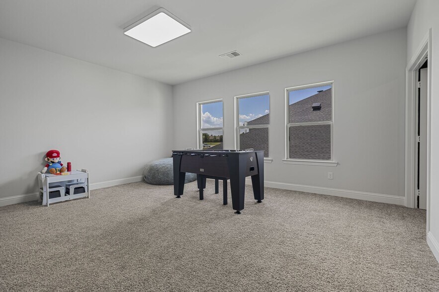 Building Photo - 913 Gingham St