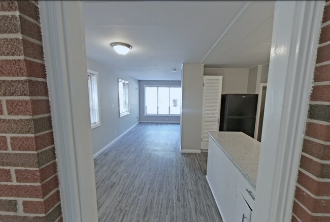Building Photo - 726 Randle St