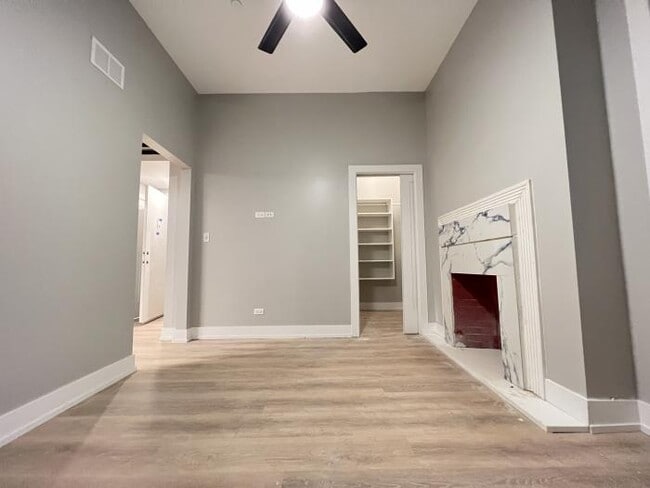 Building Photo - 1 bedroom in Chicago IL 60657