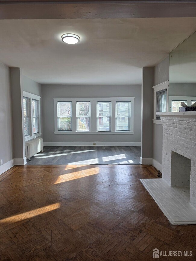 Building Photo - 473 N Grove St