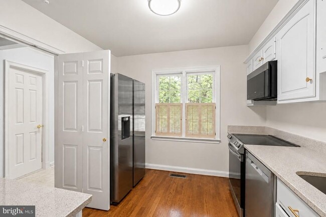 Building Photo - 4422 Westover Pl NW