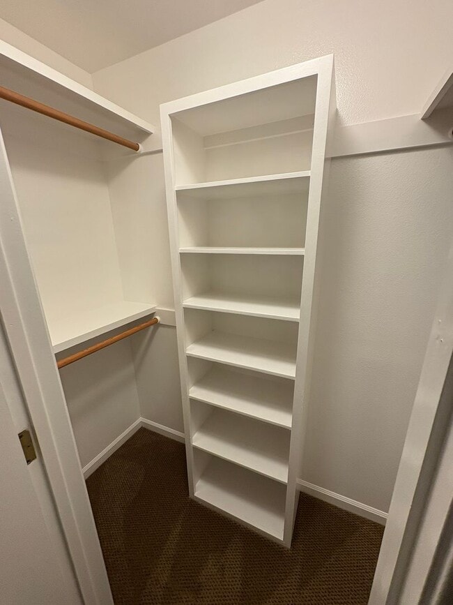 Building Photo - Entertainer delight rental home located in ''The Lakes'' subdivision Coming soon *Private Showing...