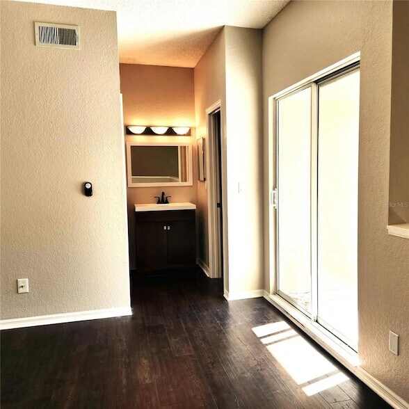 Building Photo - 10263 Gandy Blvd N