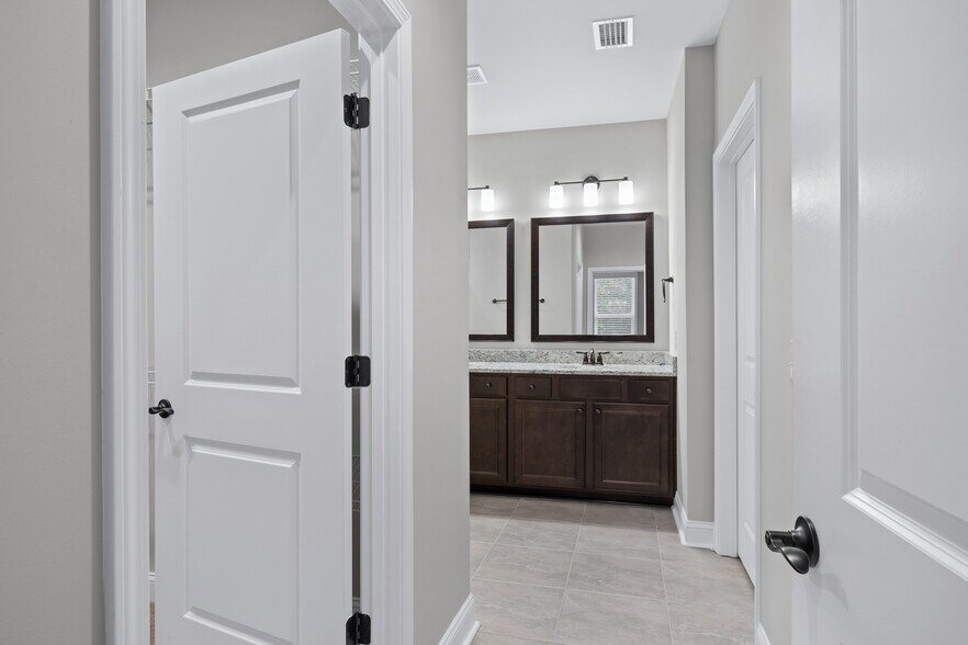 Building Photo - 686 Destiny Dr