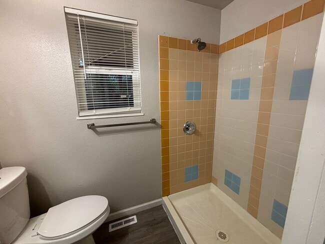 Building Photo - 3 Bedroom 3 Bath House *Move in special $1,000 off first months rent*