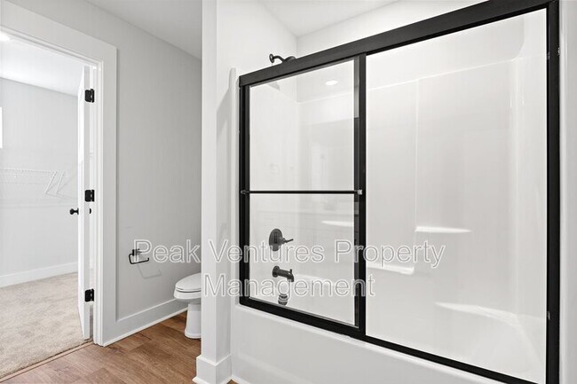 Building Photo - 117 Norbert Ln