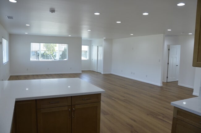 Building Photo - 3605 W 181st St