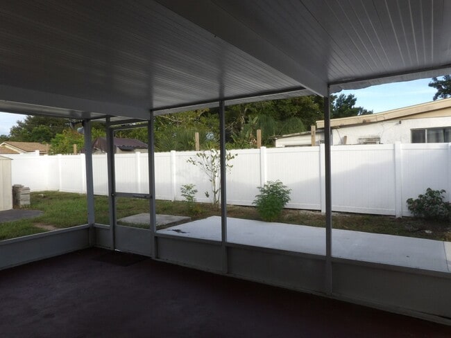 Building Photo - Cute 2 Bedroom 1 Bath with huge Screen Porch * Call Sheila M at 386-804-6675