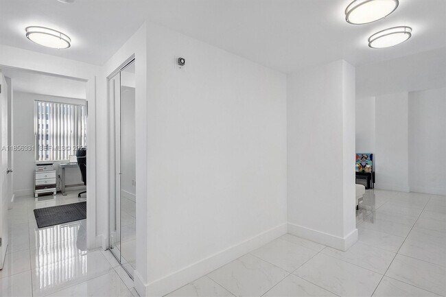 Building Photo - 1980 S Ocean Dr