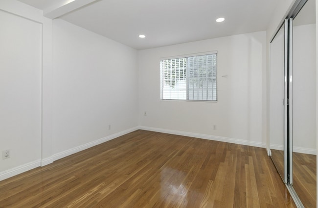 Building Photo - 1610 N Hoover St