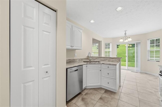 Building Photo - 223 Cottonwood Ln