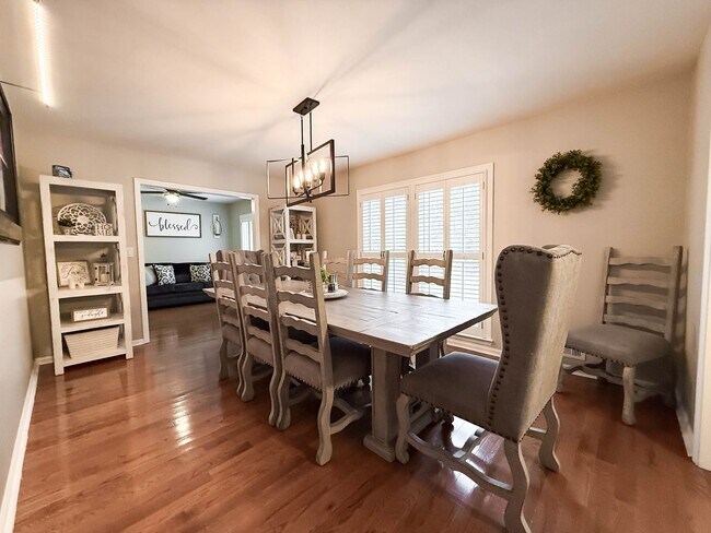 Building Photo - NO APPLICATION FEE FOR 72 HOURS! Spacious Fully-Furnished 5-Bedroom Home | Mid-Term Rental in Gre...