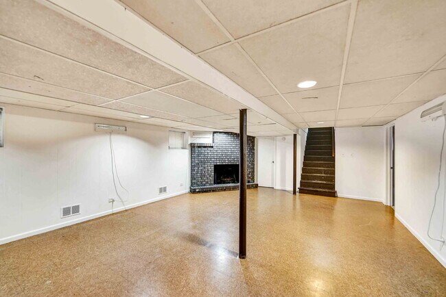 Building Photo - 2725 N Oak Park Ave