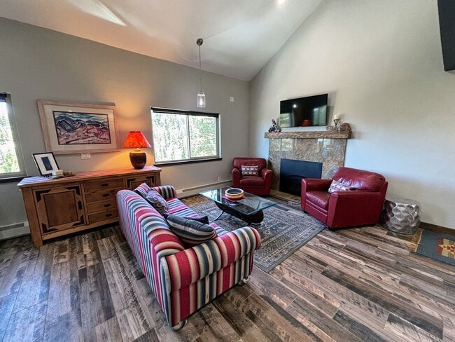 Building Photo - Beautiful Lake Tahoe 3 bedroom condo!
