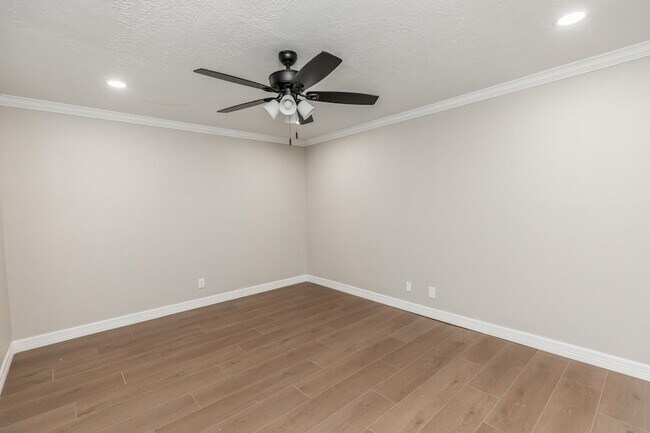 Building Photo - 185 El Pinto