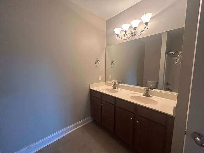 Building Photo - 300 Gateway Condos Dr