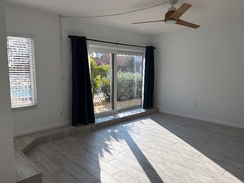 Building Photo - 5000 Ocean Beach Blvd