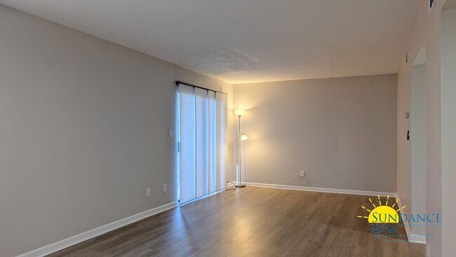 Building Photo - Expansive waterfront covered patio off this fully renovated Fort Walton Condo!