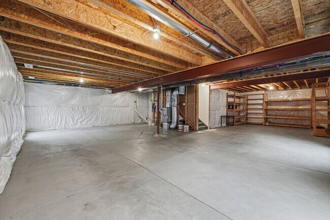 Building Photo - Stunning 4bed/3bath Oakwood Model Home in Erie