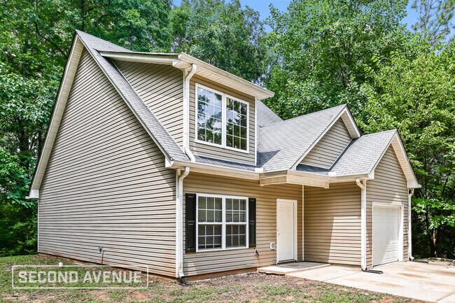 Building Photo - 225 Riverbend Dr