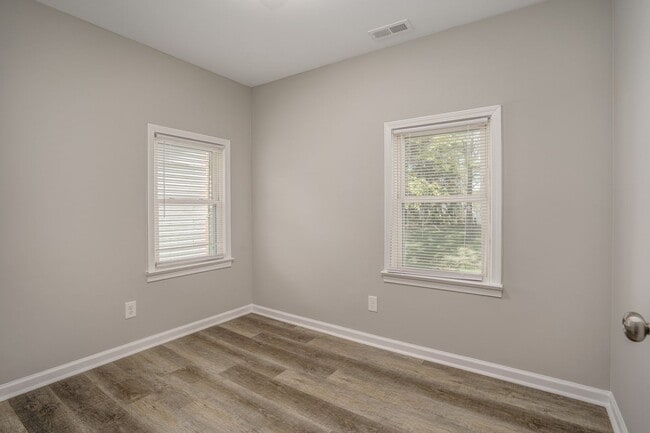 Building Photo - 2 Bedroom House - Coming Soon!