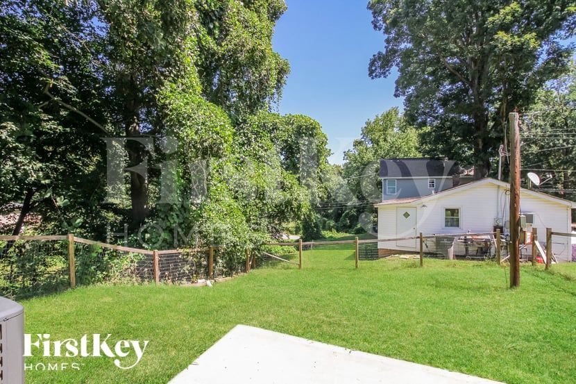 Building Photo - 665 Wilson St