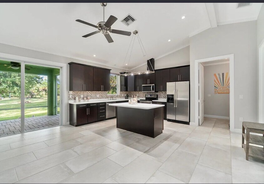 Building Photo - 271 12th Ave NE