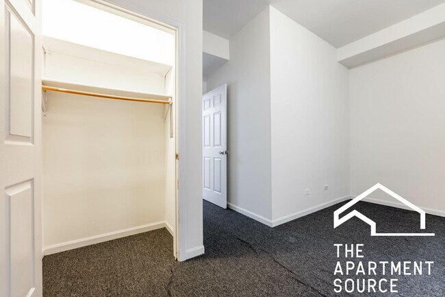 Building Photo - 2438 N Ashland Ave