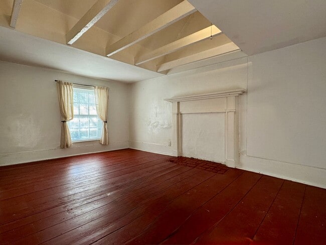 Building Photo - Historic Three Bedroom Home With Ample Outdoor Space - SHORT-TERM LEASE