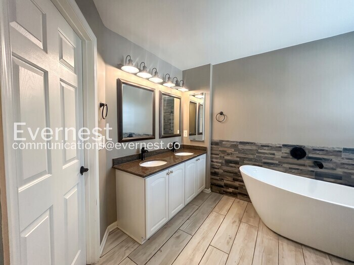 Building Photo - 7703 Porter House Dr