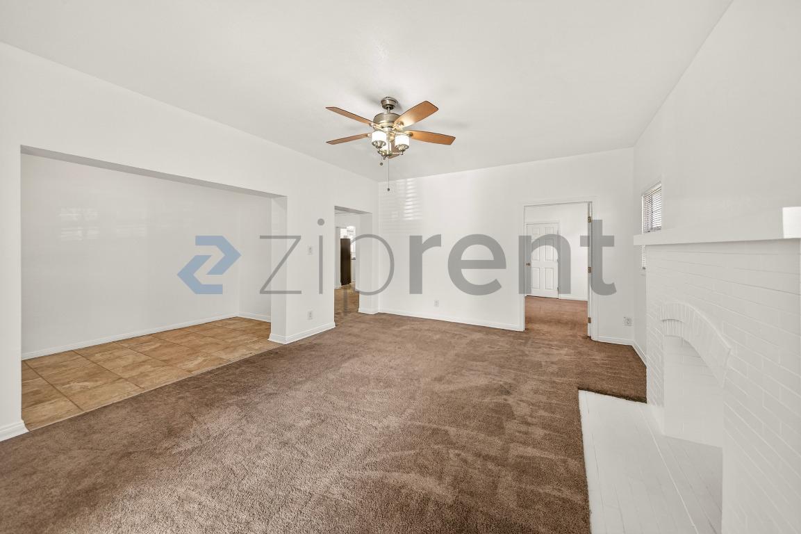 Building Photo - 4062 S Budlong Ave