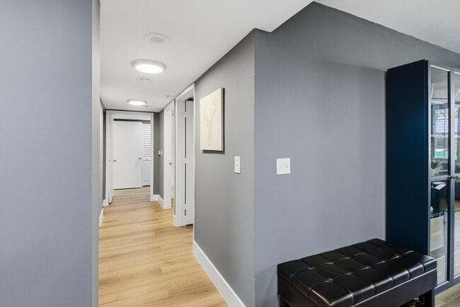 Building Photo - 520 SE 5 Ave