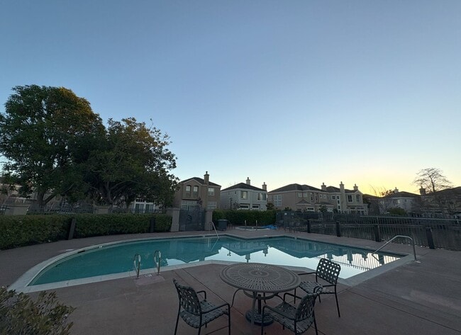 Building Photo - Charming Waterfront Single Family Home in Redwood Shores Available Now!