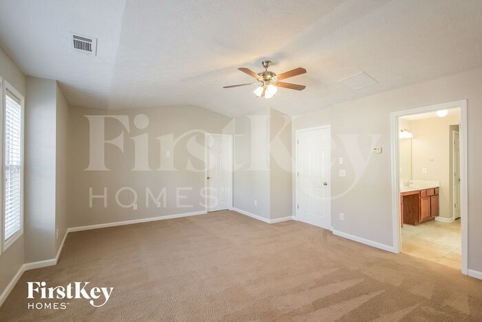 Building Photo - 731 Mountain Laurel Dr
