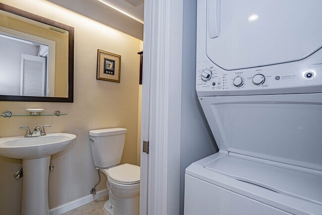 Building Photo - 5075 Harmony Cir