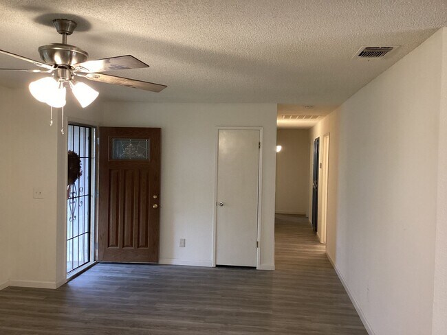 Building Photo - 16385 N D St